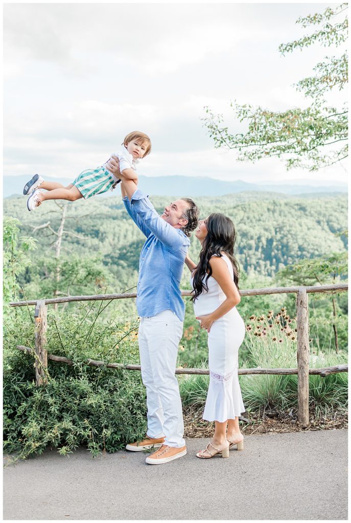 Family photos at Blackberry Mountain in Walland Tennessee