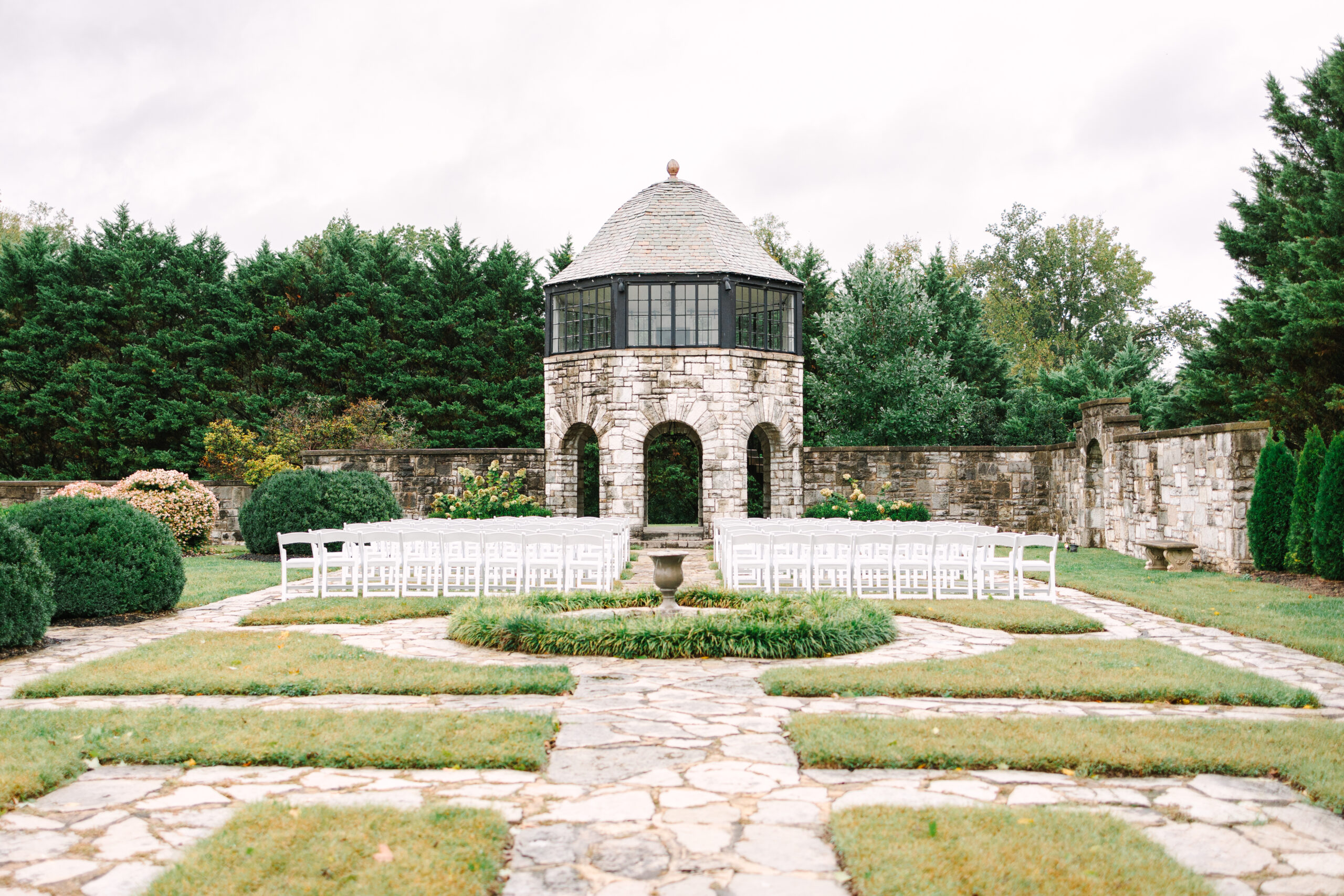 outdoor ceremony location at the kincaid house in knoxville, tennessee