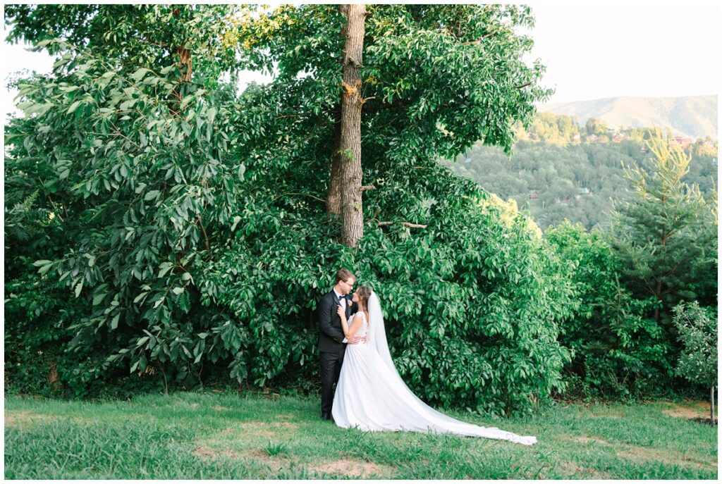 newlywed portrait at cielito lindo in tennessee